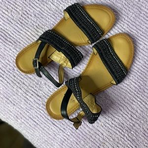 GORGEOUS BLACK SANDALS
